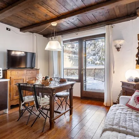 Hostdomus - Eagle سيستريير